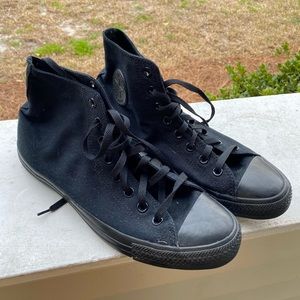 Never worn black converse! size 9.5
